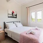 Seaview Tranquility - Elegant Escapes By The Shore Apartment *