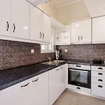 Apartman Seaview Tranquility - Elegant Escapes By The Shore