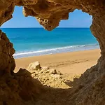 Seaview Tranquility - Elegant Escapes By The Shore Apartman *