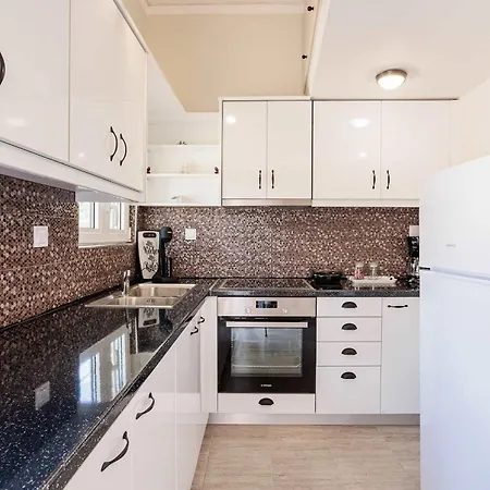 Seaview Tranquility - Elegant Escapes By The Shore *