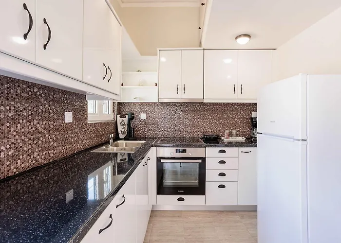 Seaview Tranquility - Elegant Escapes By The Shore *